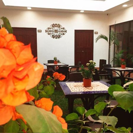 Hostal Las Puertas Santa Ana Bagian luar foto