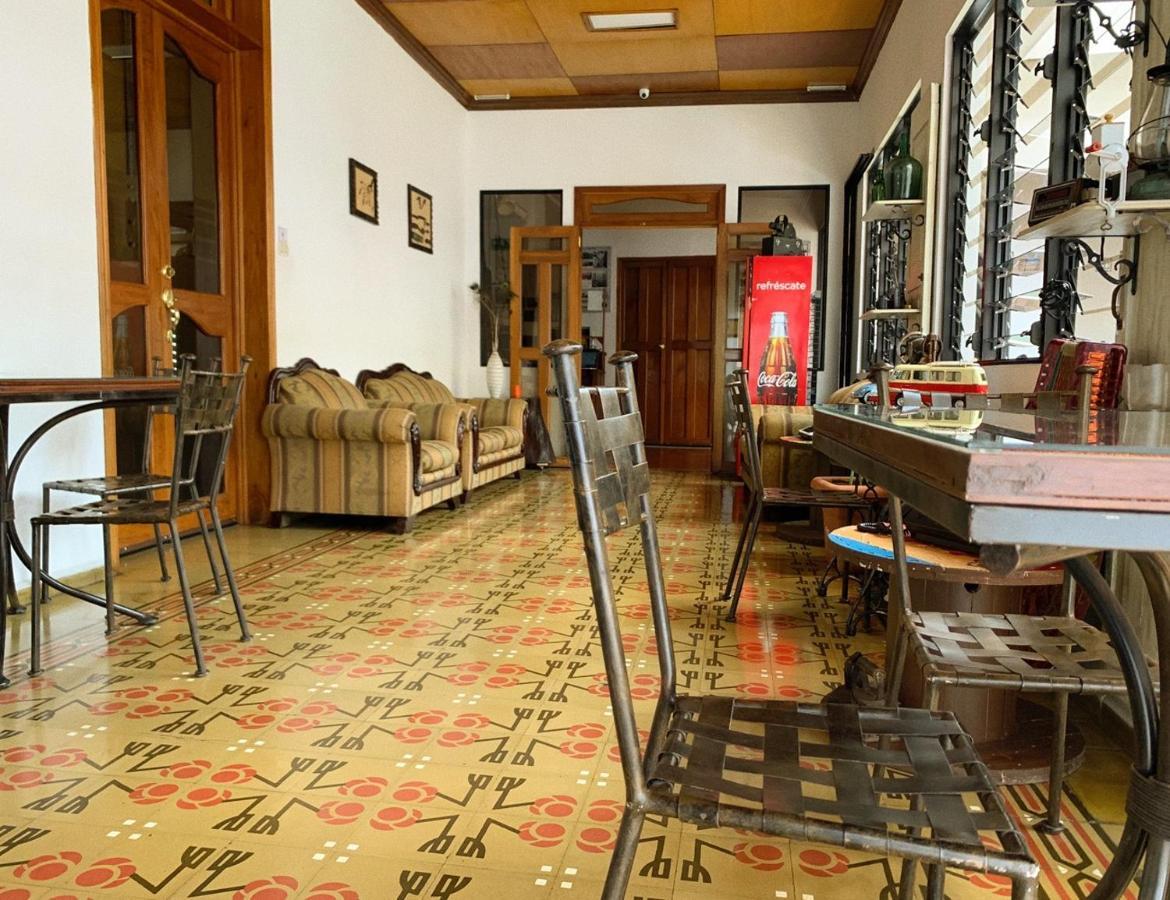 Hostal Las Puertas Santa Ana Bagian luar foto