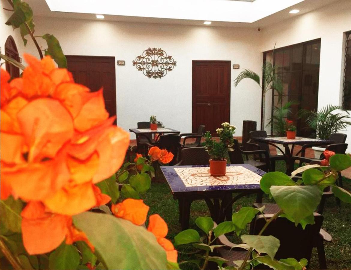 Hostal Las Puertas Santa Ana Bagian luar foto