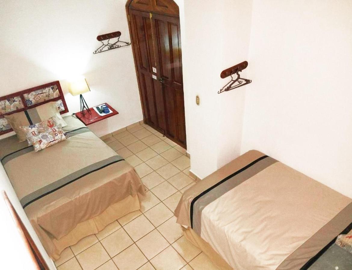 Hostal Las Puertas Santa Ana Bagian luar foto