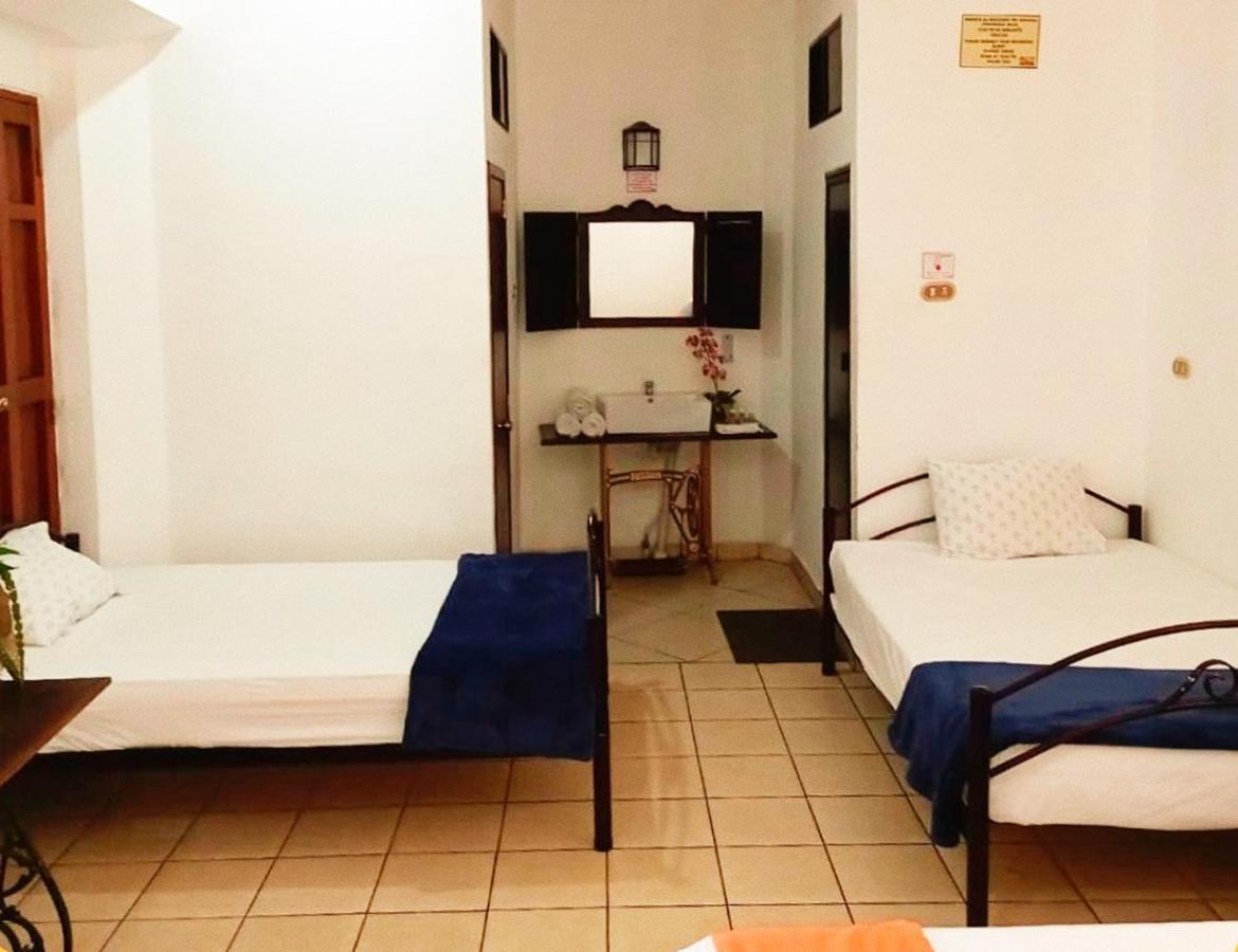 Hostal Las Puertas Santa Ana Bagian luar foto
