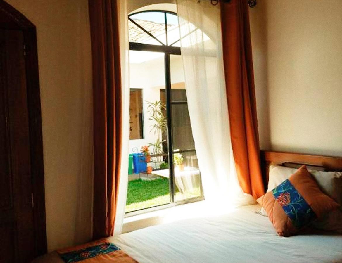 Hostal Las Puertas Santa Ana Bagian luar foto