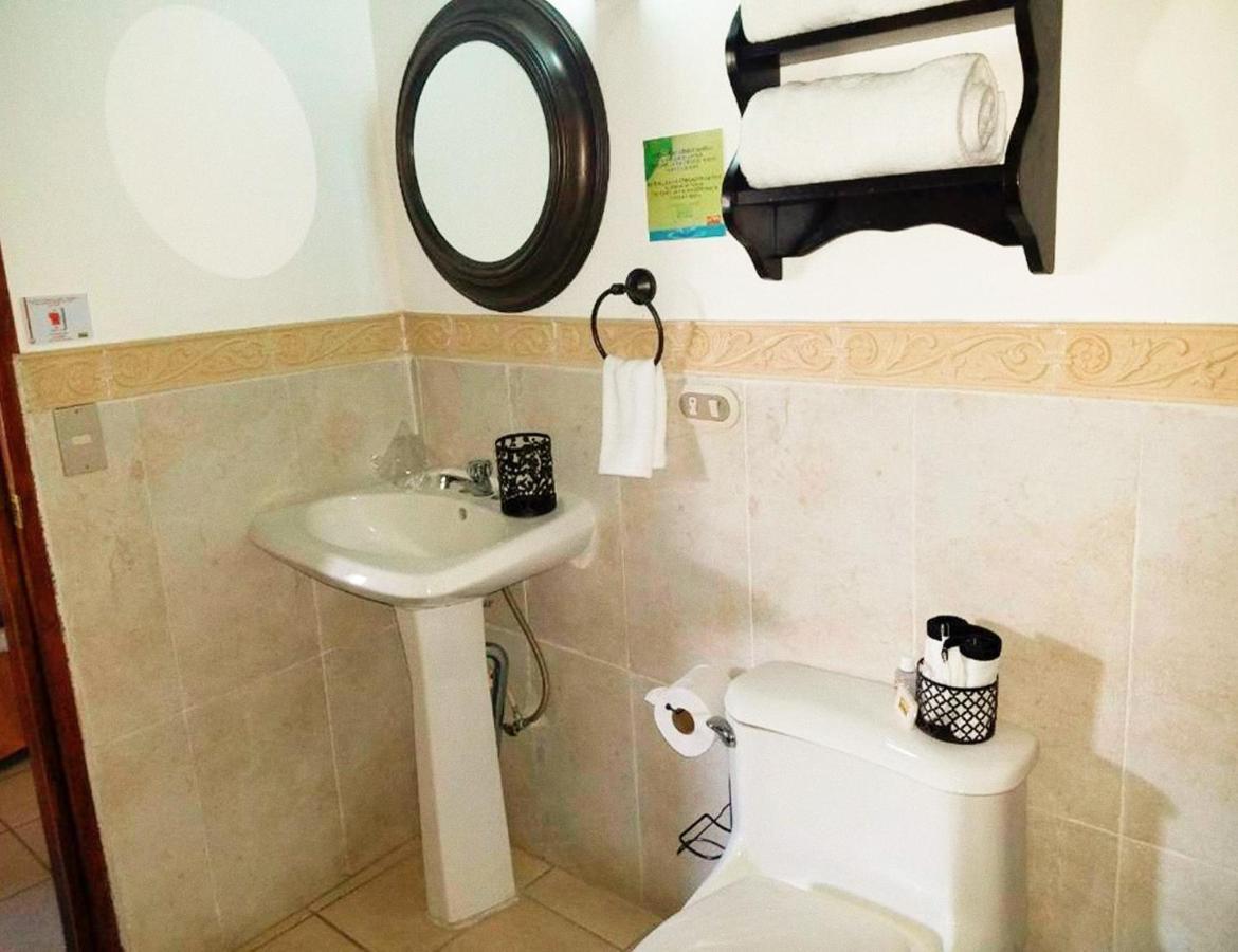 Hostal Las Puertas Santa Ana Bagian luar foto
