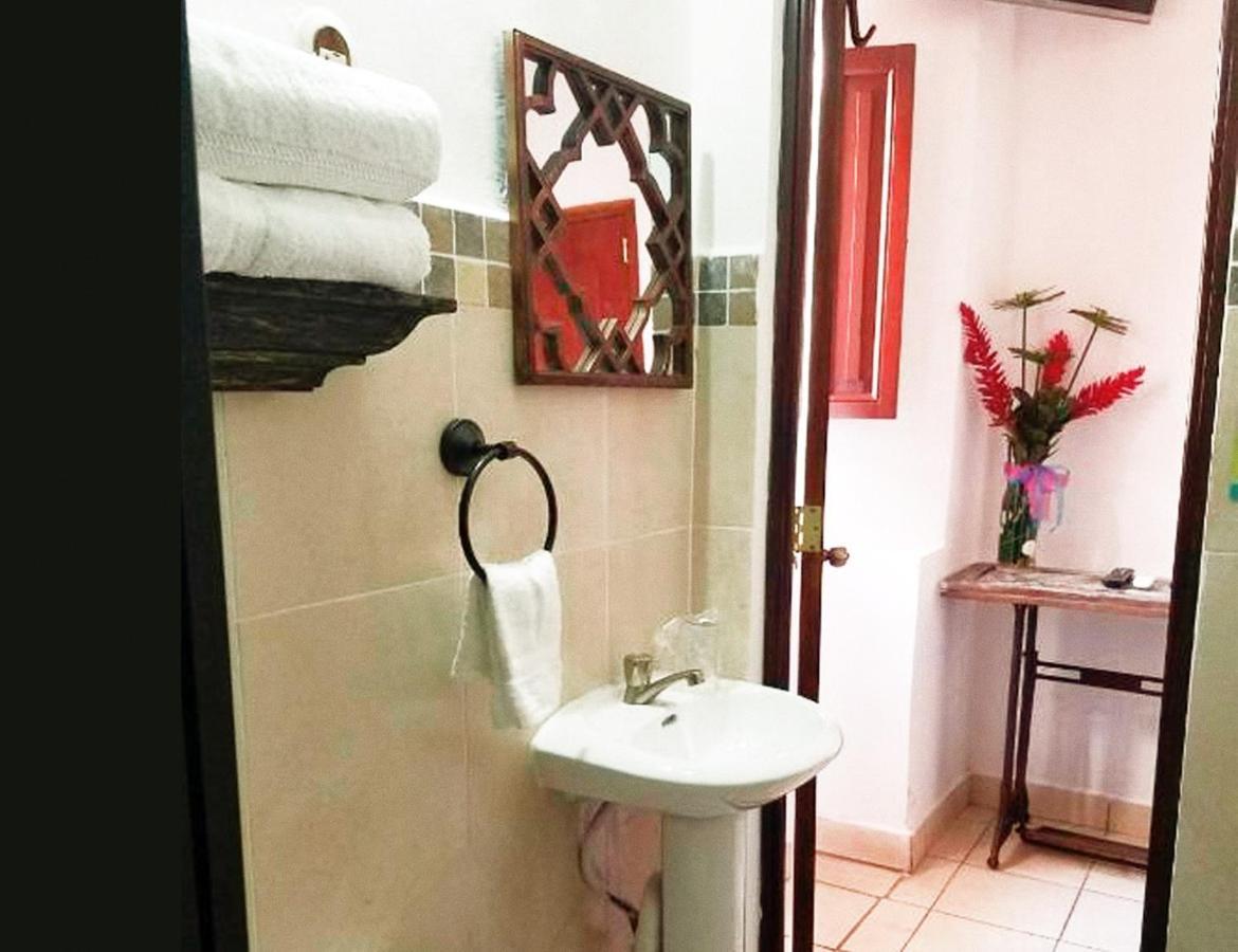 Hostal Las Puertas Santa Ana Bagian luar foto