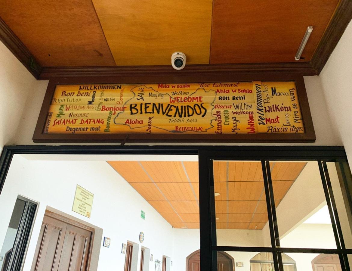 Hostal Las Puertas Santa Ana Bagian luar foto